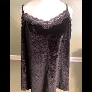 NWT Boohoo Plus Vicky Velvet Lace Trim Cami